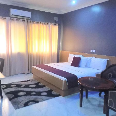 Fawzy Hotel Ibadan Exterior photo