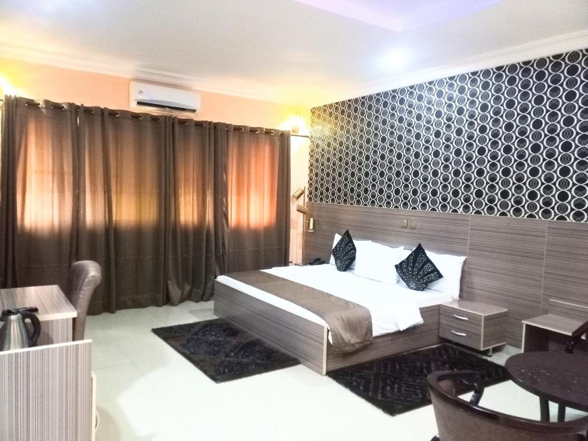 Fawzy Hotel Ibadan Exterior photo