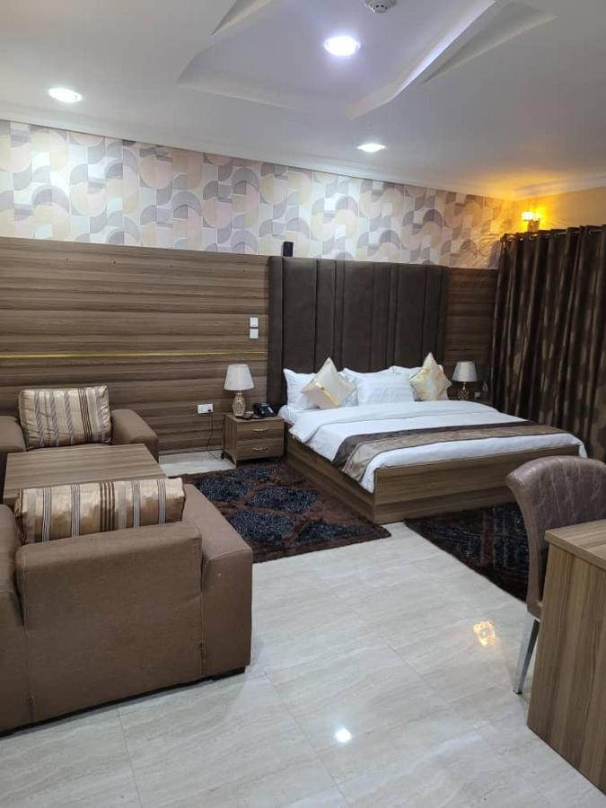 Fawzy Hotel Ibadan Exterior photo