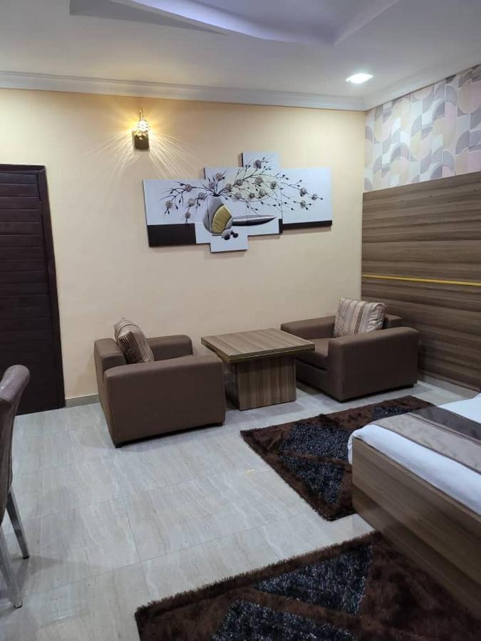 Fawzy Hotel Ibadan Exterior photo