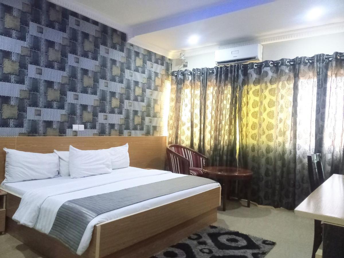 Fawzy Hotel Ibadan Exterior photo