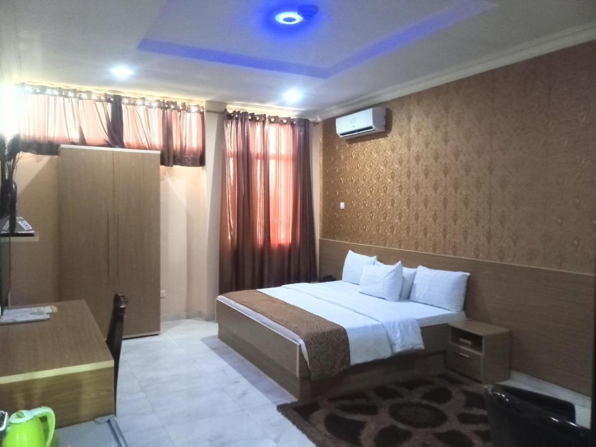 Fawzy Hotel Ibadan Exterior photo