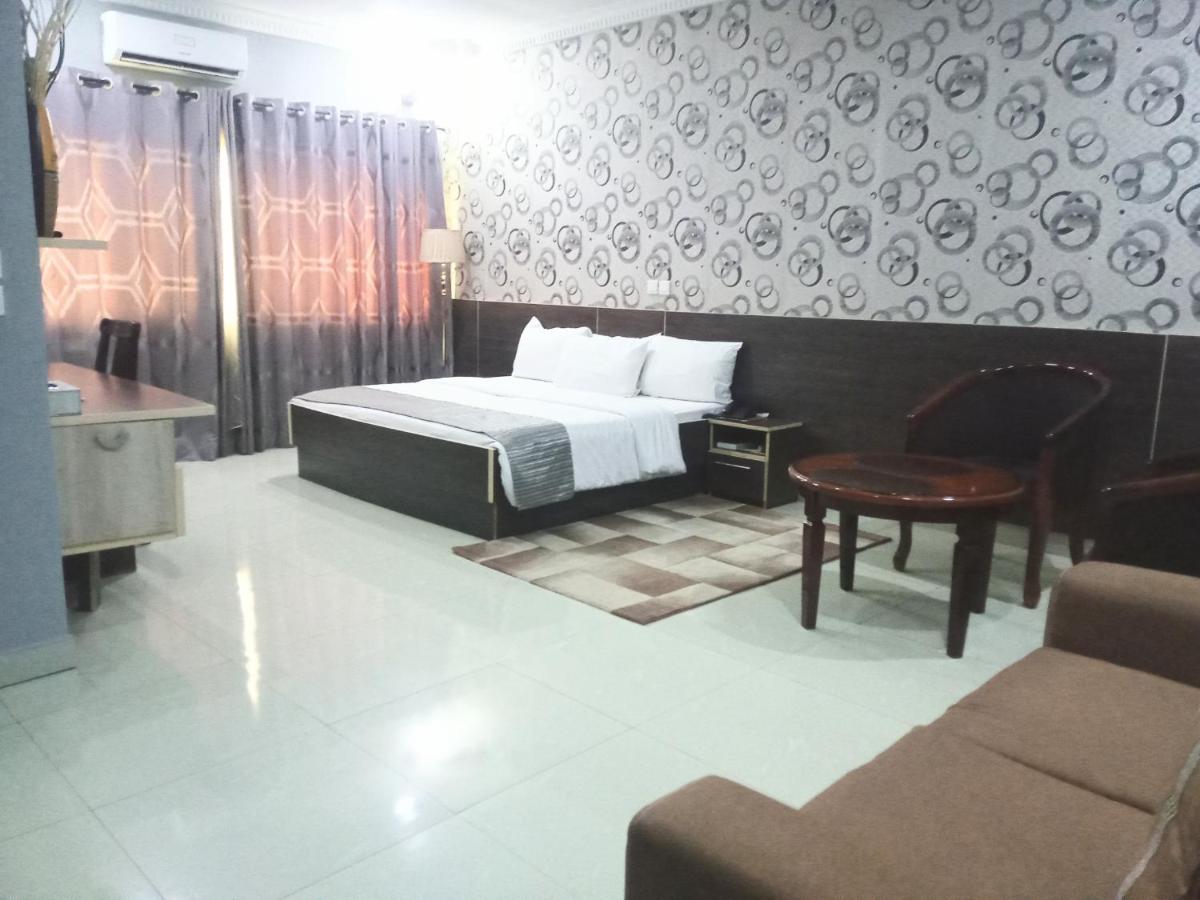 Fawzy Hotel Ibadan Exterior photo