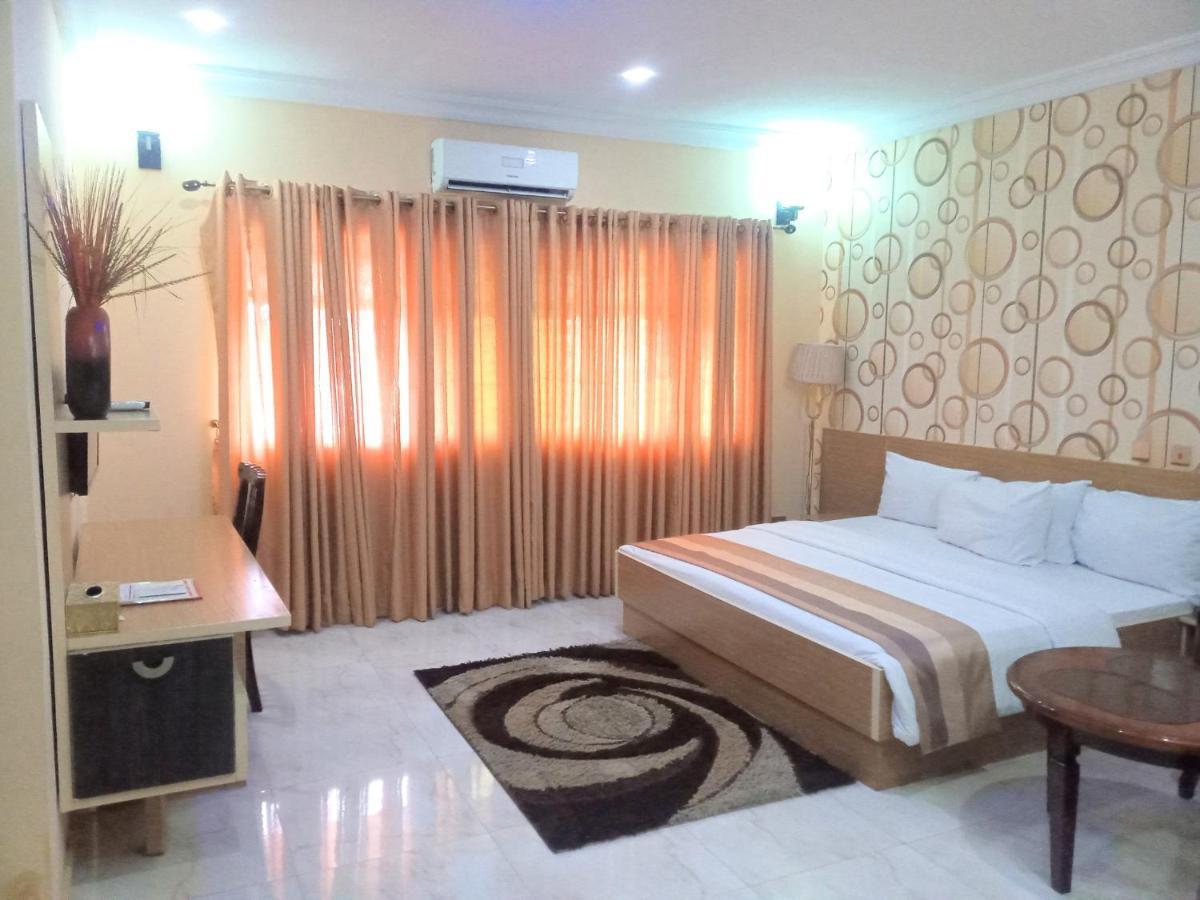 Fawzy Hotel Ibadan Exterior photo