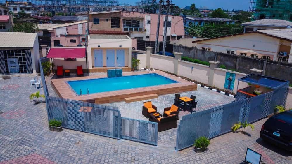 Fawzy Hotel Ibadan Exterior photo
