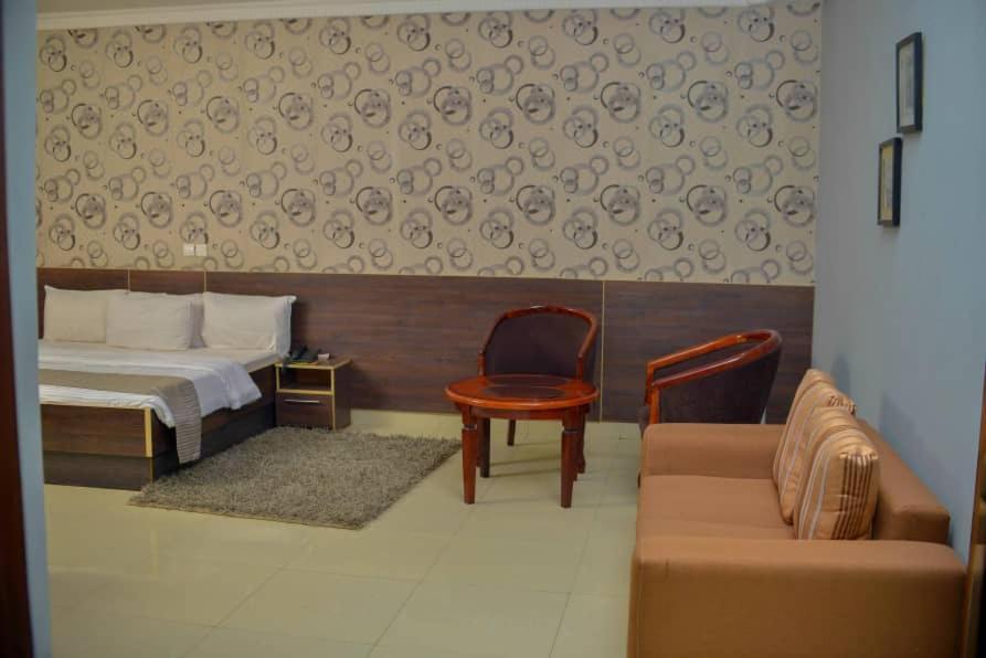 Fawzy Hotel Ibadan Exterior photo