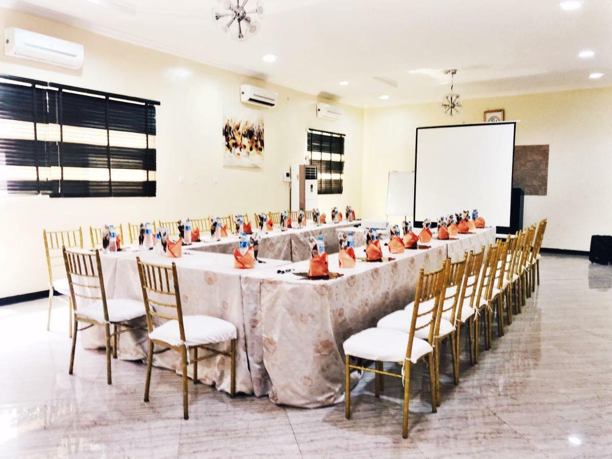 Fawzy Hotel Ibadan Exterior photo