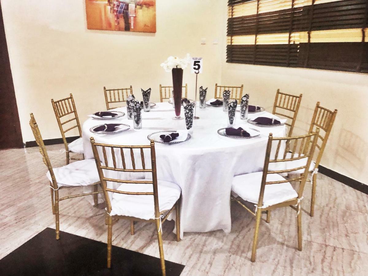 Fawzy Hotel Ibadan Exterior photo