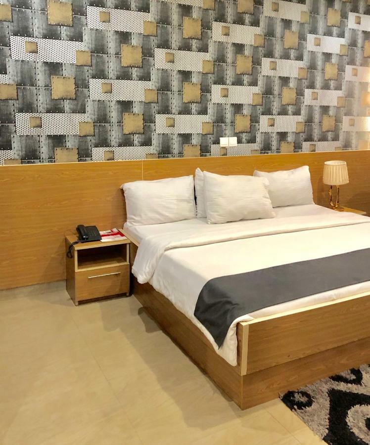 Fawzy Hotel Ibadan Exterior photo