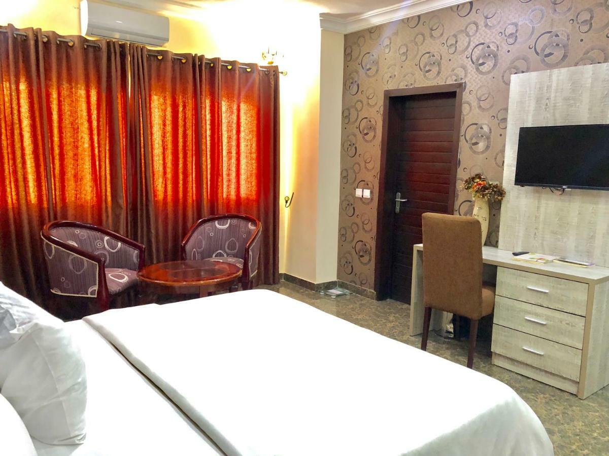 Fawzy Hotel Ibadan Exterior photo